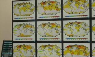 Klimaatscherm (Tiled Panel Display) toont klimaatberekeningen van de toekomst