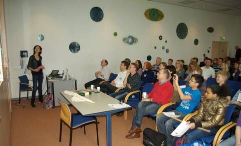 Zo'n 75 leerlingen te gast bij het KNMI in het kader van het GLOBE educatieprogramma (foto: Piet Stammes, KNMI)
