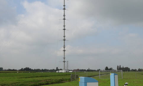 Wolkenhoogtemeter bij KNMI-meetmast in Cabauw. Bron: KNMI