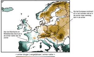 kaart van europa met gemiddelde neerslagverschil tussen winter en zomer, als percentage van de jaarneerslag. Groene kleuren geven aan dat de winter natter is, en bruine kleuren dat de winter droger i