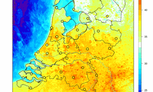Kaart van Nederland met in kleur de 3-daags gemiddelde maximumtemperatuur tijdens de hittegolf van 2019 zoals waargenomen en in een 2 graden warmere wereld. ©KNMI. 