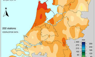 KNMI kaart van het neerslagtekort/overschot in Nederland in juli 2013 (Bron: KNMI)