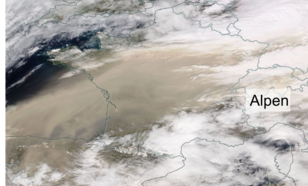 Satellietopname van 15 maart 2022. Op die dag was veel Saharazand aanwezig boven en ten westen van de Alpen, zichtbaar door de bruine kleur. Bron: NASA Worldview. 