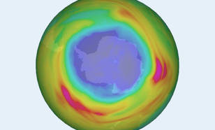 ozongat boven de Zuidpool op 14 september 2021