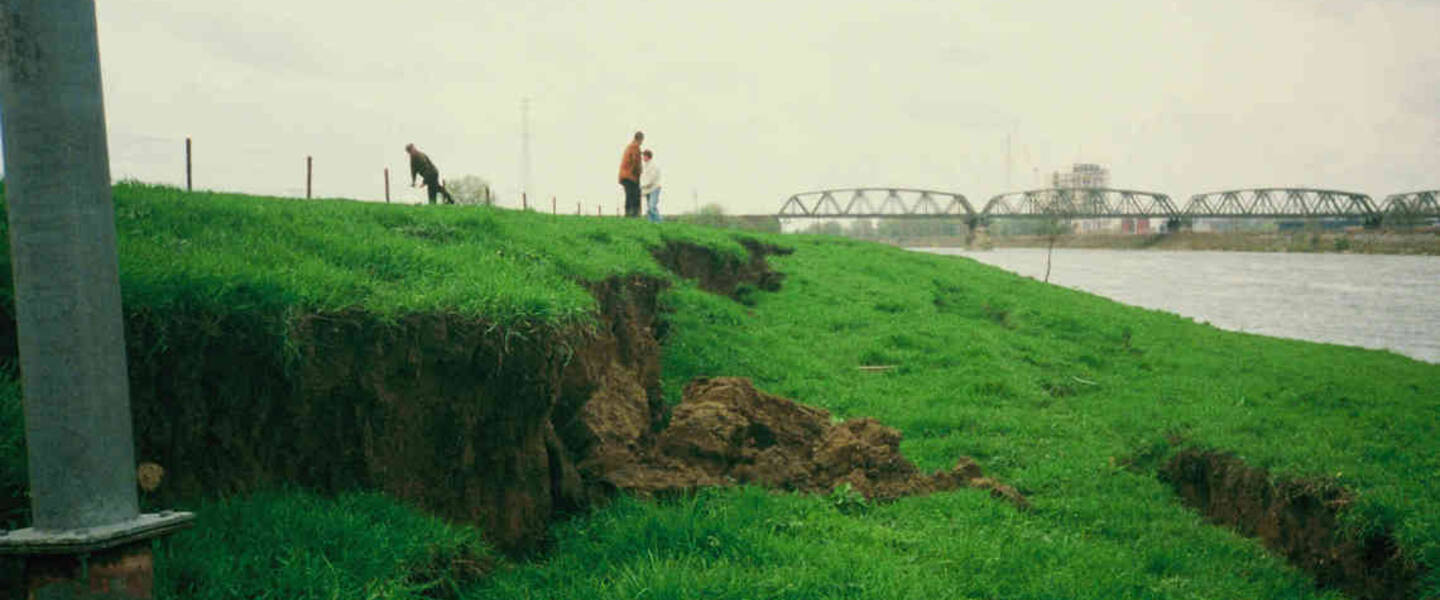 Waterkeringschade door aardbeving bij Roermond in 1992