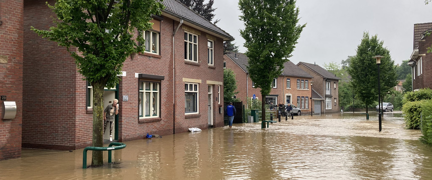 overstroomde straten in limburg in juli 2021