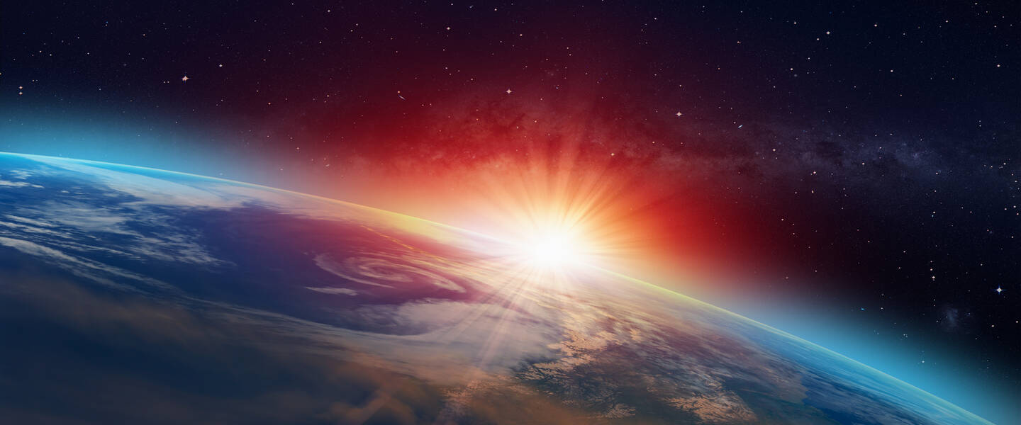Aarde bezien vanuit het heelal met opkomende zon