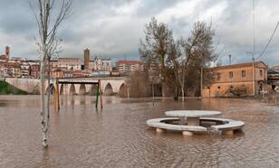 Een overstroomde speeltuin in Spanje in september 2023