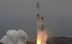 foto van lancering earthcare satelliet op de Falcon9 raket 