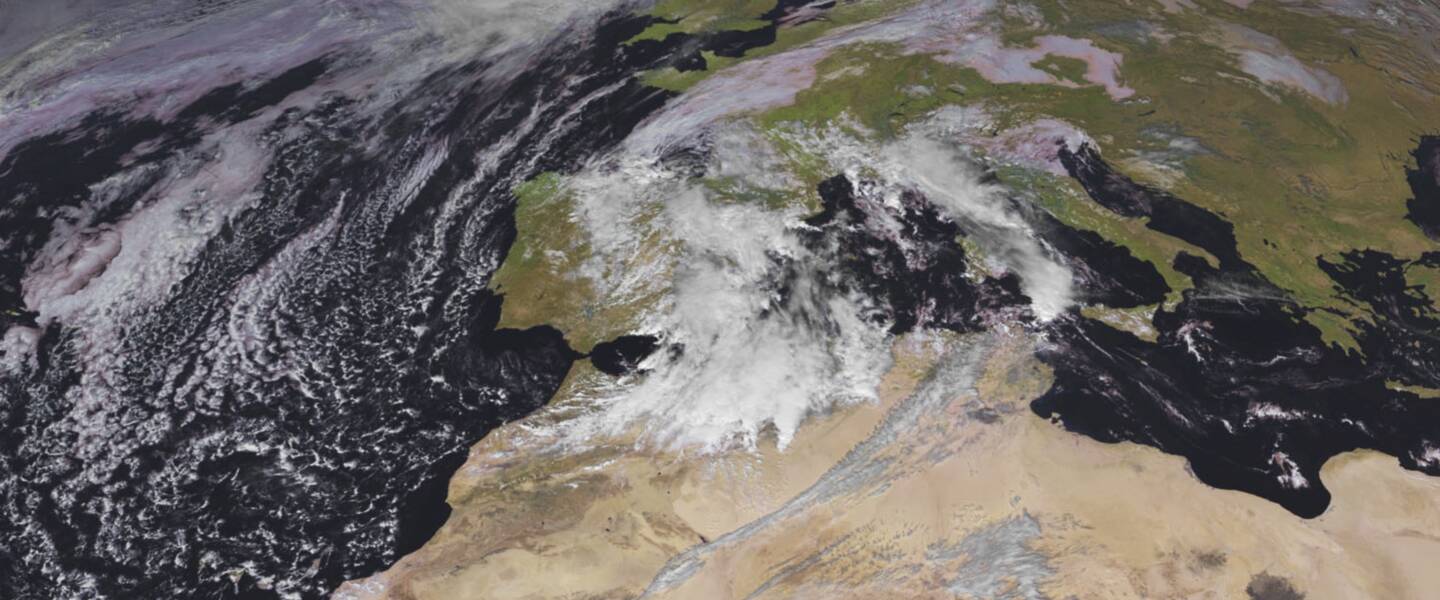 Satellietopname van 27 oktober 2024 van het lagedrukgebied dat extreem veel regen veroorzaakte in Spanje