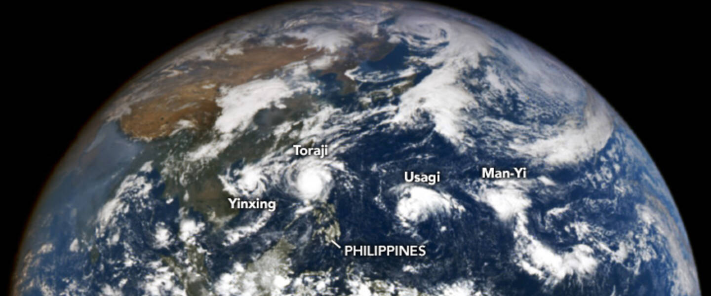 Beeld van de vier tyfoons op de wereldbol