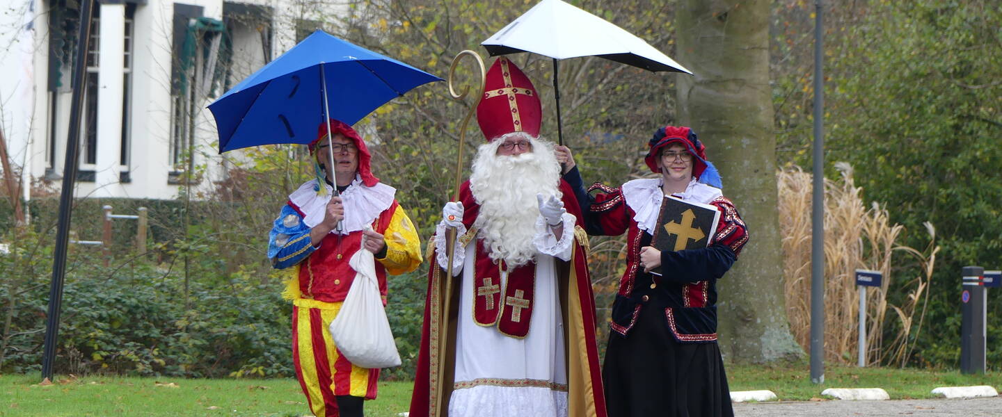 Sint en Pieten op bezoek bij het KNMI