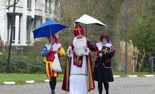 Sint en Pieten op bezoek bij het KNMI