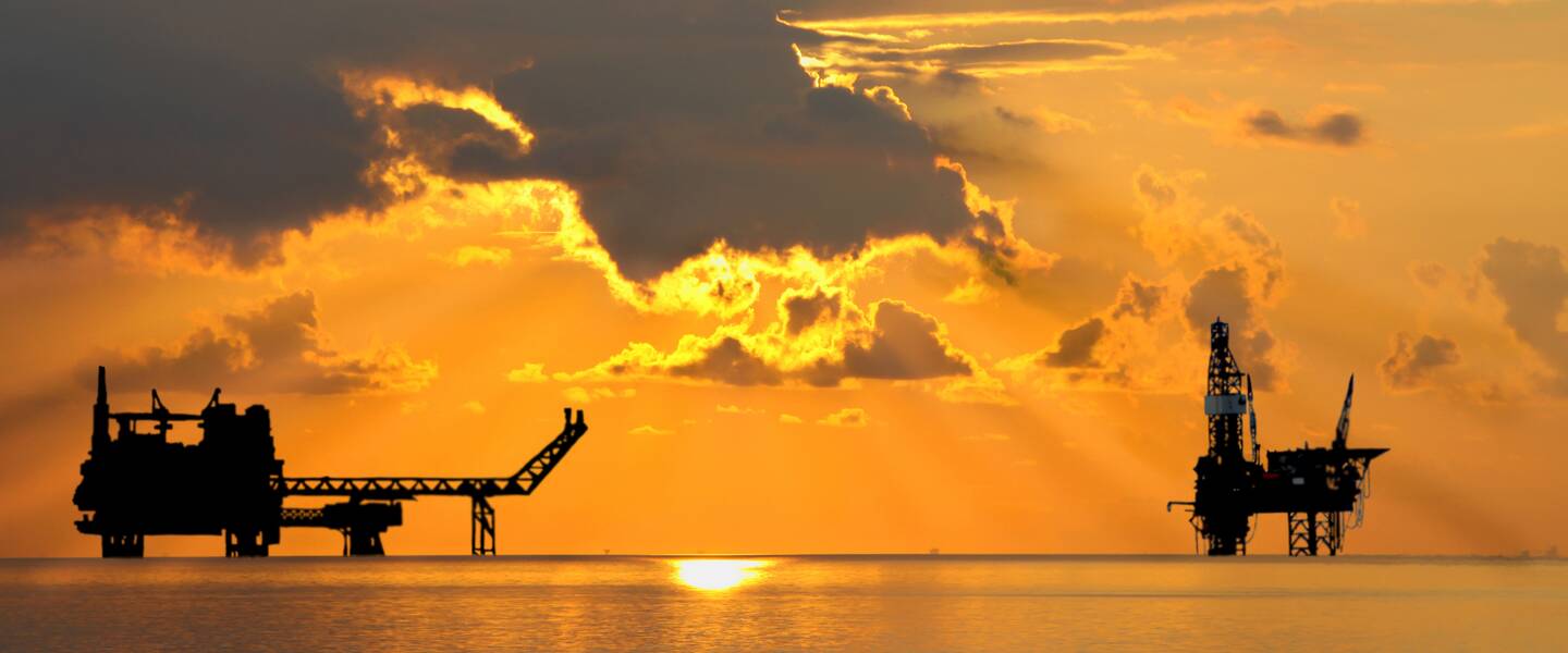 Booreiland onder een oranje lucht