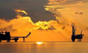 Booreiland onder een oranje lucht