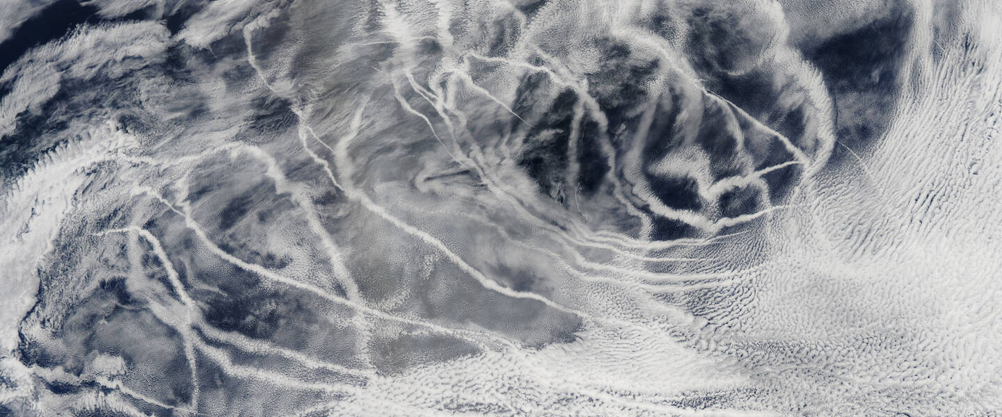 Scheepvaartsporen zoals gezien door NASA satelliet 