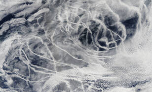 Scheepvaartsporen zoals gezien door NASA satelliet 