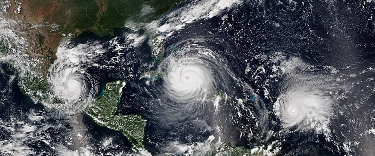 Beeld van orkanen Katia, Irma en Jose in 2017. Bron: NOAA