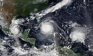 Beeld van orkanen Katia, Irma en Jose in 2017. Bron: NOAA
