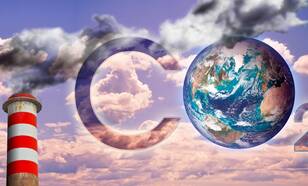 Letters co2 in bewolkte lucht en een rokende schoorsteen