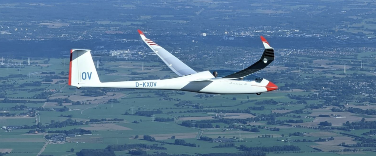 Zweefvliegtuig in de lucht