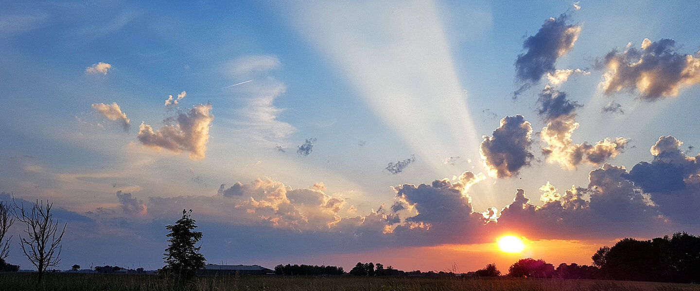 foto van Zonsondergang in mei