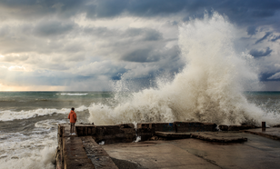 Harde wind langs de kust