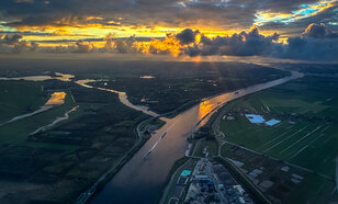 Boven het Noordzeekanaal