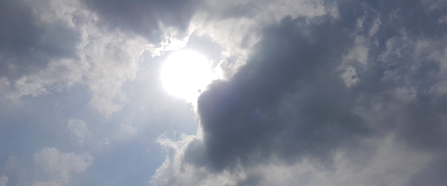 Foto van zon en wolken
