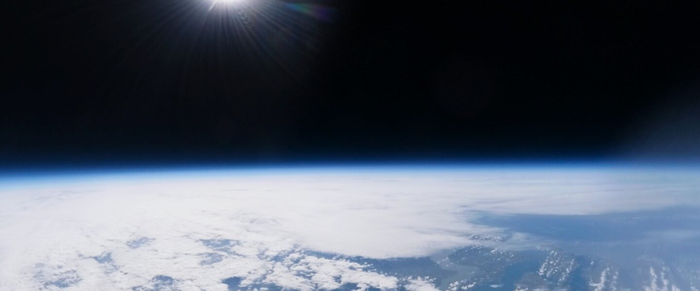 Foto genomen vanaf de weerbalon in de stratosfeer
